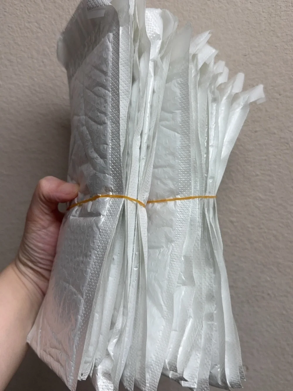 20 Pcs Long White Bubble Mailers 26x11cm Padded Envelopes (22x9cm Usable Size)
